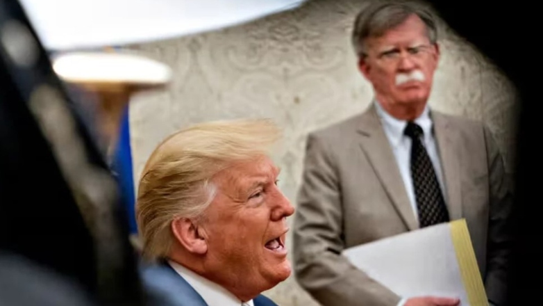 Τζον Μπόλτον: Πιθανή παγκόσμια γεωπολιτική κρίση επί Τραμπ