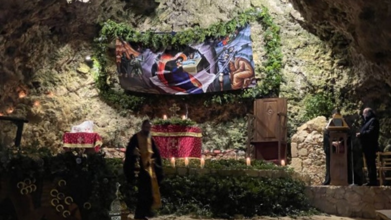 Αναπαράσταση της φάτνης σε σπήλαιο στα Χανιά