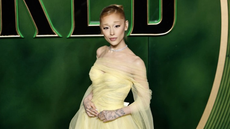 Η Αριάνα Γκράντε τραγούδησε live το «Santa Tell Me»