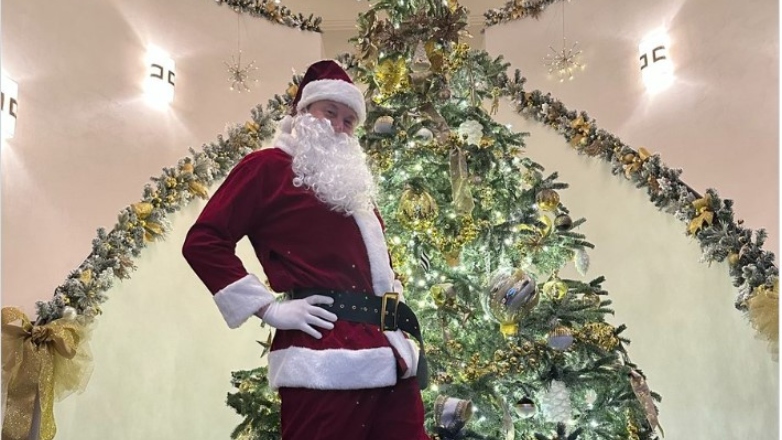 Ο Έλον Μασκ ντύθηκε «Άγιος Βασίλης του… Ozempic»