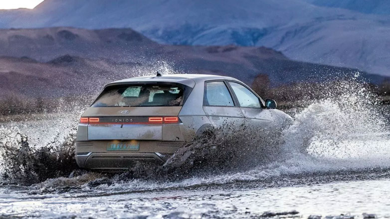 Δείτε το εντυπωσιακό ρεκόρ που έκανε το Hyundai Ioniq 5 και μπήκε στο βιβλίο Guinness