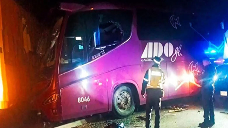 Μεξικό: 8 νεκροί και 27 τραυματίες σε σύγκρουση λεωφορείου με νταλίκα