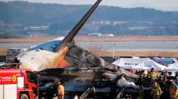 Τα τελευταία λεπτά της μοιραίας πτήσης, που συνετρίβη στη Νότια Κορέα