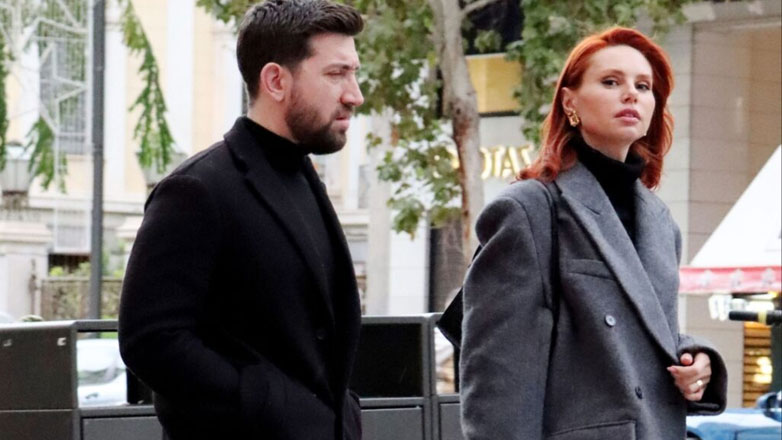 Έβελυν Καζαντζόγλου: Βόλτα στο κέντρο της Αθήνας μαζί με τον Κωνσταντίνο Αρτσίτα