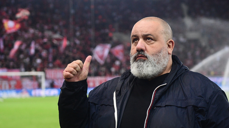 Στηρίζει Λουτσέσκου ο… Καραπαπάς με αφορμή την τιμωρία του!