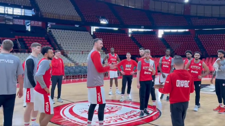 Ολυμπιακός: Τούρτες-έκπληξη σε Μιλουτίνοφ και Γουόκαπ στην προπόνηση!