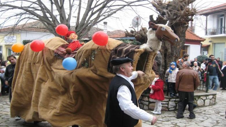 Χαλκιδική: Το έθιμο της «Καμήλας» και της νύφης αναβιώνει στη Γαλάτιστα
