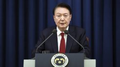 Νότια Κορέα: Ένταλμα σύλληψης σε βάρος του παυθέντος προέδρου Γιουν