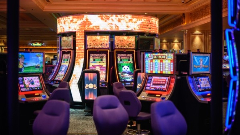 Λήστεψαν αστυνομικό έξω από καζίνο