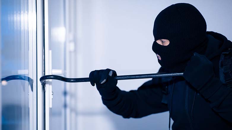 Διαρρήκτες «σήκωσαν» από διαμέρισμα στην Αγία Παρασκευή 100 χιλιάδες ευρώ