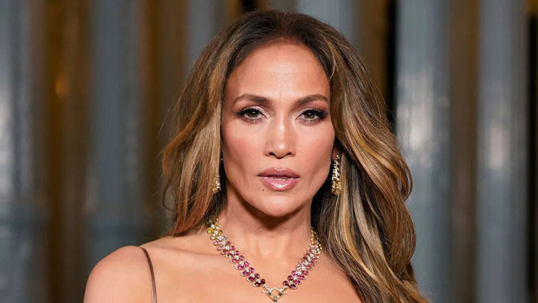 Jennifer Lopez: «Έριξε» το Instagram με το μικροσκοπικό μαύρο bikini για τις γιορτές