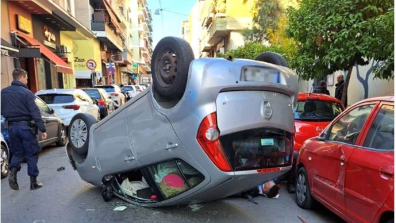 Αυτοκίνητο αναποδογύρισε στον Πειραιά