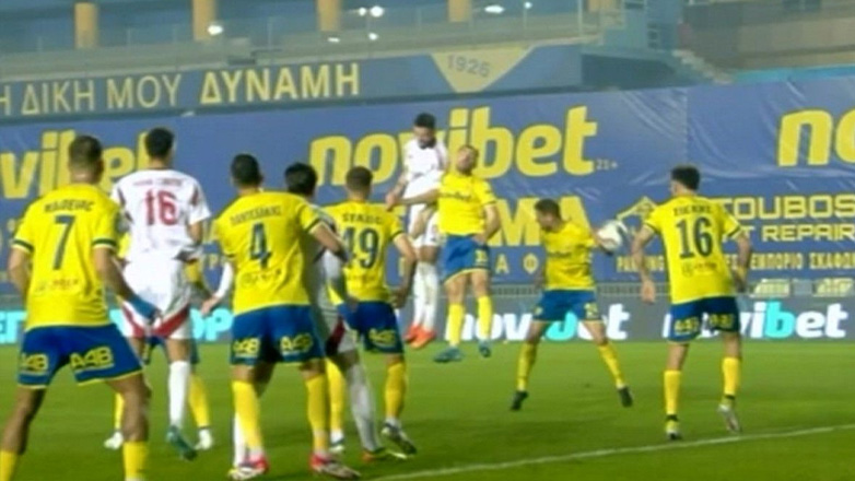 Λανουά για το πέναλτι υπέρ του Ολυμπιακού: «Δεν έπρεπε να παρέμβει ο VAR»