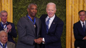 Bono, Μάικλ Τζ. Φοξ, Ντένζελ Ουάσινγκτον: Τιμήθηκαν με το Προεδρικό Μετάλλιο της Ελευθερίας στις ΗΠΑ