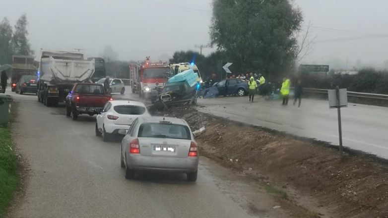 Φονικό τροχαίο δυστύχημα στη Στράτο Αγρινίου με καραμπόλα τριών οχημάτων
