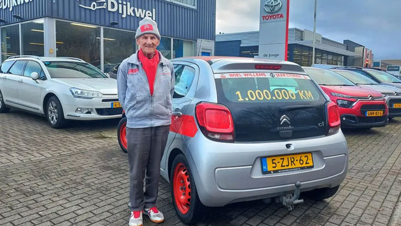 Αυτό το Citroen C1 έχει διανύσει 1εκατομμύριο χλμ. – Πόσο κόστισαν σε καύσιμα και service στον ιδιοκτήτη του; (Βίντεο)