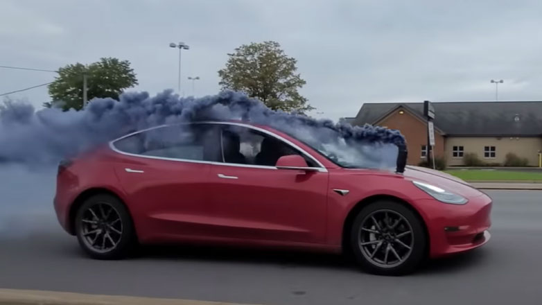 Δεκάδες μάρκες πληρώνουν αδρά την Tesla για να αγοράσουν… τα περιθώρια εκπομπών ρύπων της