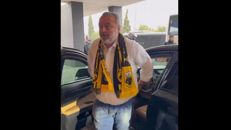 Το βίντεο της άφιξης του Ηλιόπουλου στο ξενοδοχείο της ΑΕΚ υπό δρακόντεια μέτρα ασφαλείας