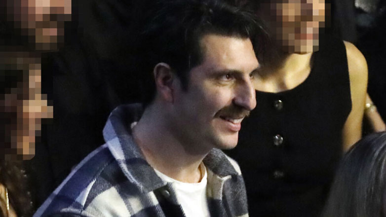 Γιώργος Γεροντιδάκης: Σπάνια solo εμφάνιση για τον γνωστό ηθοποιό – Πού τον συνάντησε ο φωτογραφικός φακός