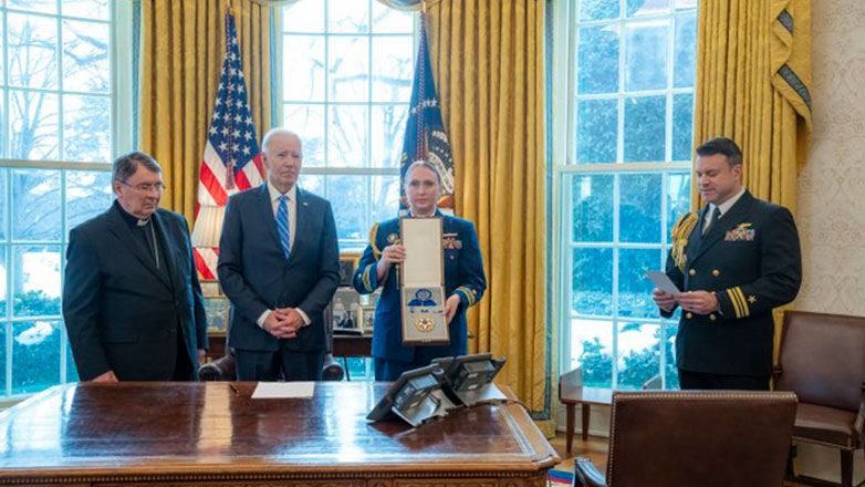 ΗΠΑ: Ο πρόεδρος Μπάιντεν απένειμε το Προεδρικό Μετάλλιο της Ελευθερίας στον πάπα Φραγκίσκο