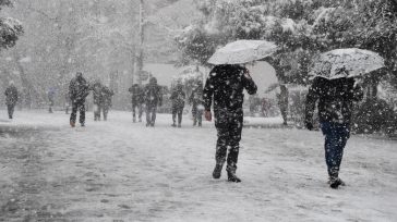 Σε πλήρη εξέλιξη η κακοκαιρία – Πού κλείνουν σχολεία και δρόμοι