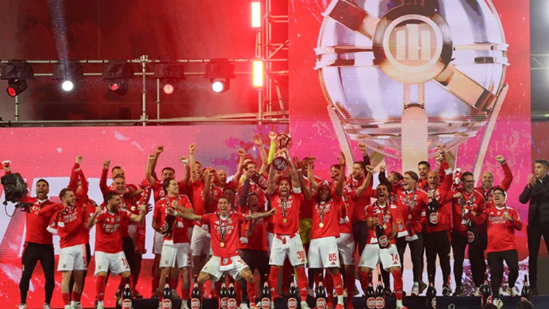 Πρώτος τίτλος για τον Παυλίδη: H Μπενφίκα σήκωσε το League Cup