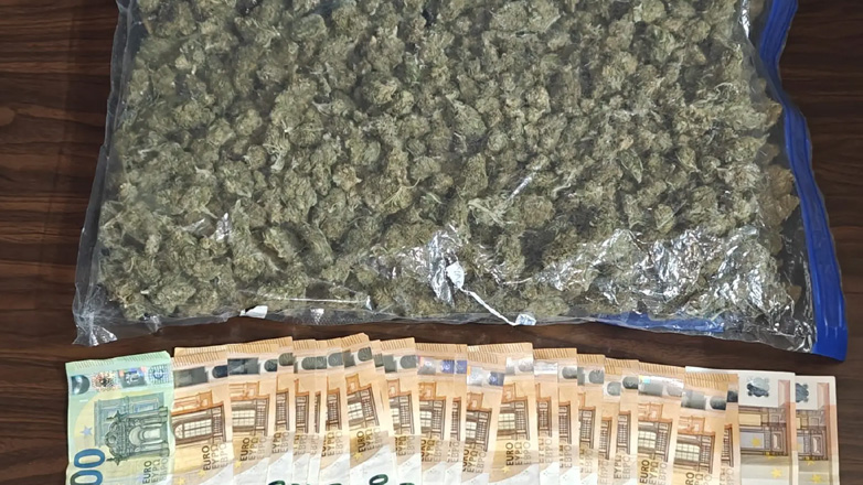 Τρεις συλλήψεις στον Άγιο Παντελεήμονα για κατοχή ναρκωτικών