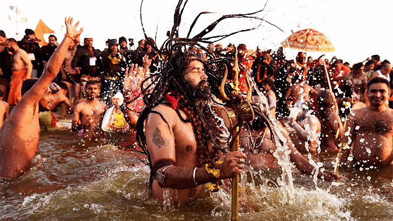 Ξεκίνησε το γιγάντιο ινδουιστικό προσκύνημα Κουμπ Μελά στην Ινδία