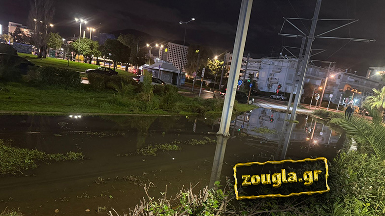 Σε λίμνη μετατράπηκαν οι γραμμές του τραμ στη Γλυφάδα