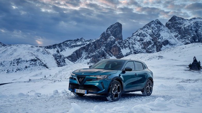 Alfa Romeo: Τι σημαίνει η ένδειξη Q4 που υπάρχει στην νέα Junior Ibrida- Πότε θα είναι διαθέσιμη στην Ελλάδα