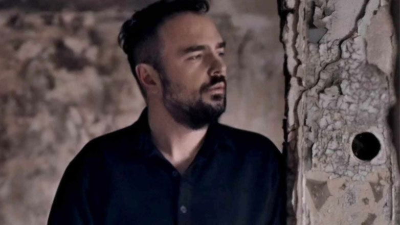 «Να σ’αγαπήσω» τραγουδά ο Σπύρος Μακρής!