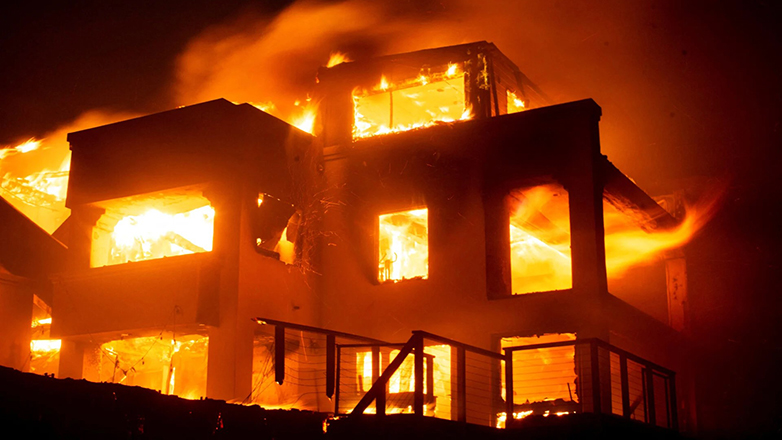 Λος Άντζελες: Οργή για τις ασφαλιστικές εταιρίες που ακυρώνουν συμβόλαια κάλυψης από πυρκαγιές