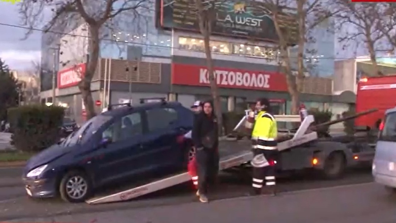 Καραμπόλα τριών Ι.Χ. στη Λεωφόρο Αθηνών, στο Χαϊδάρι