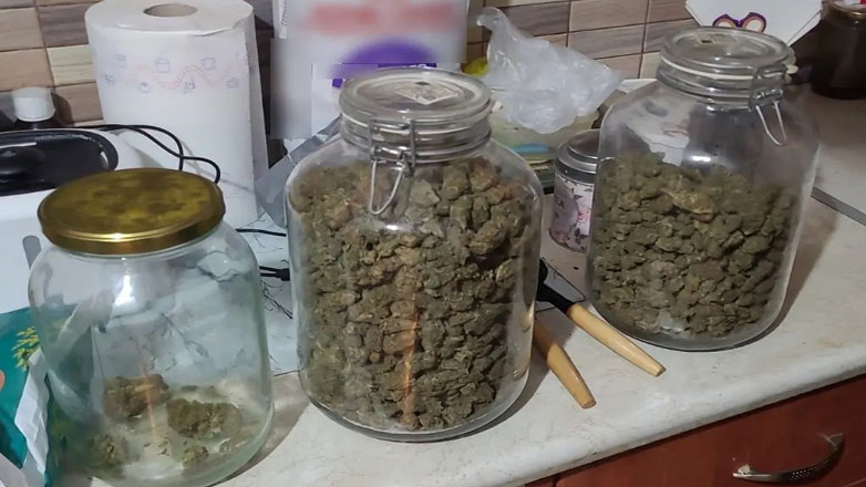 Αστυνομική επιχείρηση σε Περιστέρι και Πειραιά με 2 συλλήψεις για ναρκωτικά