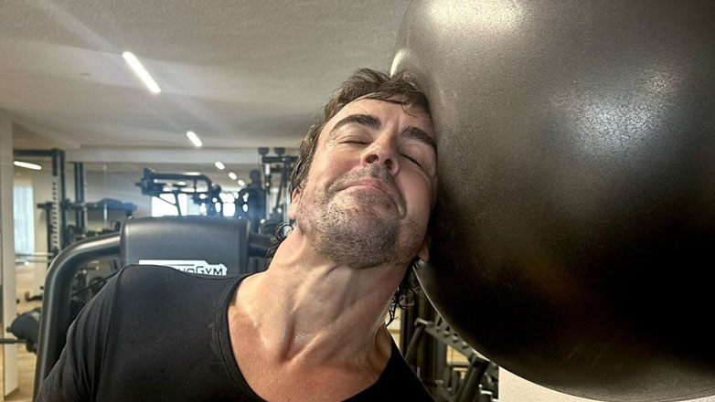 Ο γυμνασμένος λαιμός του Alonso που “έριξε” το internet