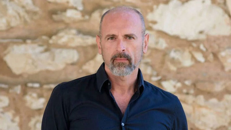 Ο ηθοποιός Σταύρος Λίτινας έπεσε θύμα ξυλοδαρμού στα Εξάρχεια – «Mου σπάει με τα χέρια το τζάμι και αρχίζει να με χτυπά»