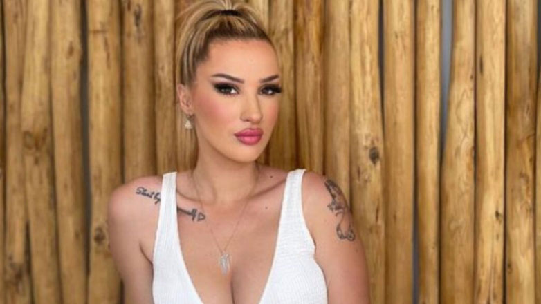 Χριστίνα Τσέλα: Από το ριάλιτι σόου Tv Queen στο τηλεπαιχνίδι Deal – «Με λένε γκαντεμόσαυρα, ήρθα να δοκιμάσω την τύχη μου»