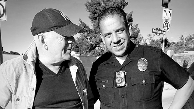 Μπρους Γουίλις: Ευχαρίστησε τους πυροσβέστες του Λος Άντζελες, σε μια σπάνια εμφάνισή του 