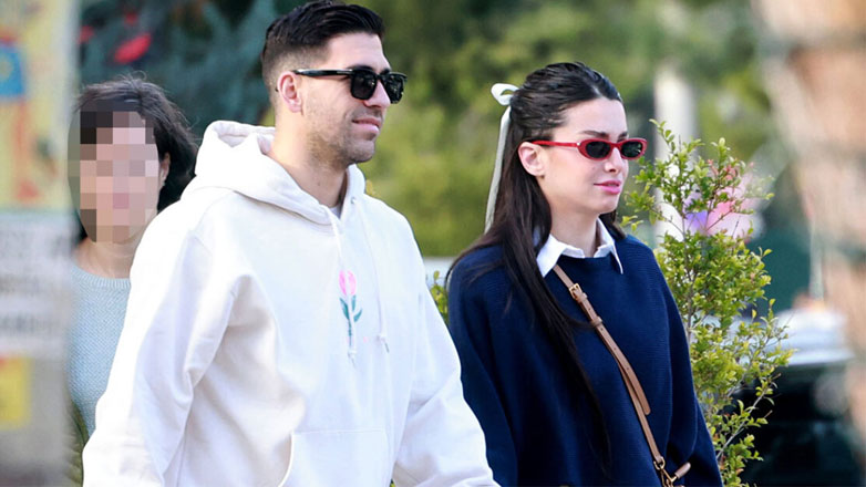 Τάσος Μπακασέτας: Σπάνια δημόσια εμφάνιση με την σύντροφό του, Σπυριδούλα Ανδριώτη στα νότια προάστια