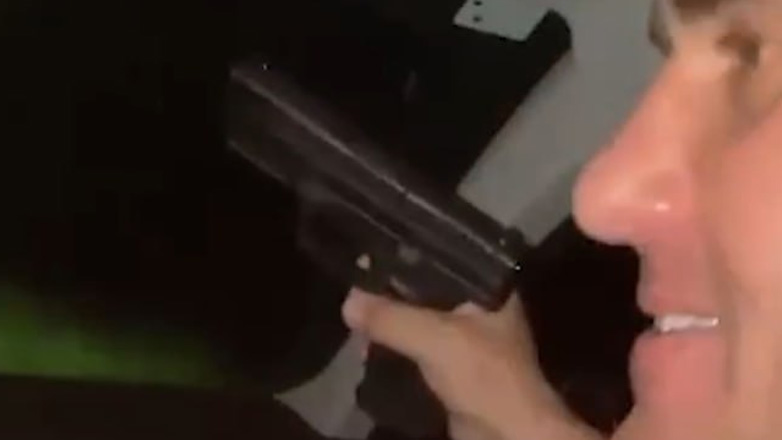 Κροατία: Παραιτήθηκε ο αντιπρόεδρος της κυβέρνησης μετά τη δημοσιοποίηση βίντεο που τον δείχνει να πυροβολεί μέσα από αυτοκίνητο