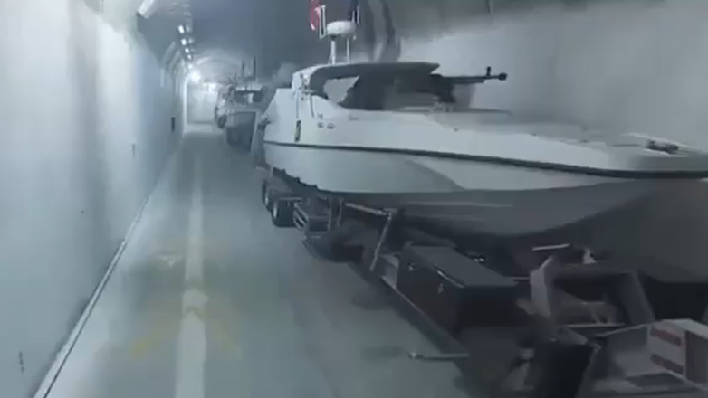 Το Ιράν αποκάλυψε υποθαλάσσια ναυτική του βάση δύο μέρες πριν την ορκωμοσία Τραμπ