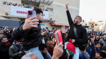 Οι Παλαιστίνιοι πανηγυρίζουν για την εκεχειρία στη Γάζα