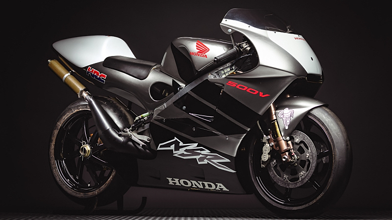 Ένας τυχερός αναβάτης απέκτησε αυτήν την Honda NSR500V MotoGP