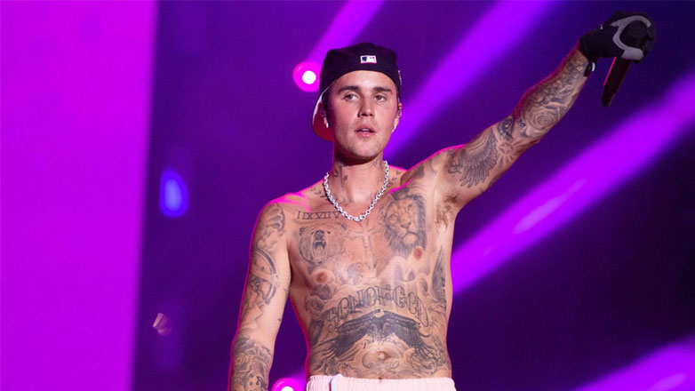 Justin Bieber: Ποζάρει στα χιόνια φορώντας μόνο το εσώρουχό του