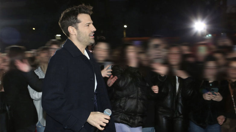 Κωνσταντίνος Αργυρός: Παρουσίασε το νέο του τραγούδι στην παλιά του γειτονιά