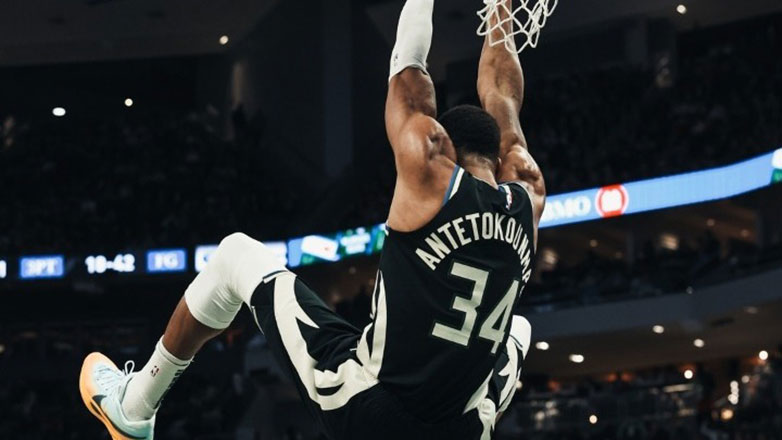 Μεγάλη εμφάνιση Αντετοκούνμπο και νίκη των Μπακς επί των Σίξερς