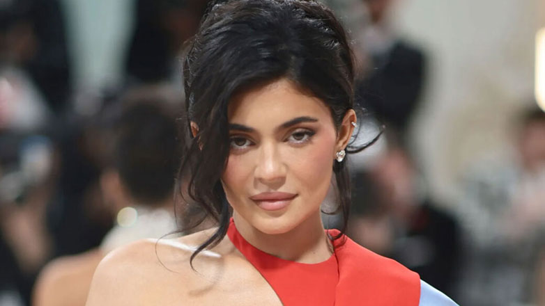 Εξοργισμένοι οι θαυμαστές της Kylie Jenner με την προκλητική της συμπεριφορά