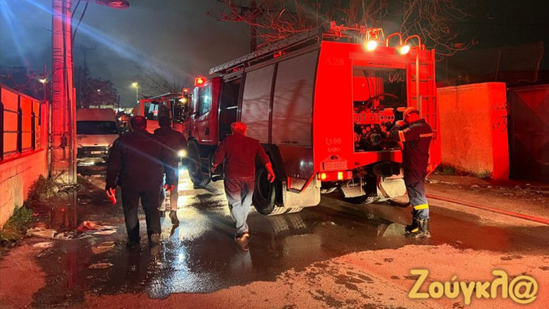 Φωτιά σε αποθήκη ξυλείας στου Ρέντη