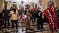 Εκτός φυλακής οι εισβολείς στο Καπιτώλιο