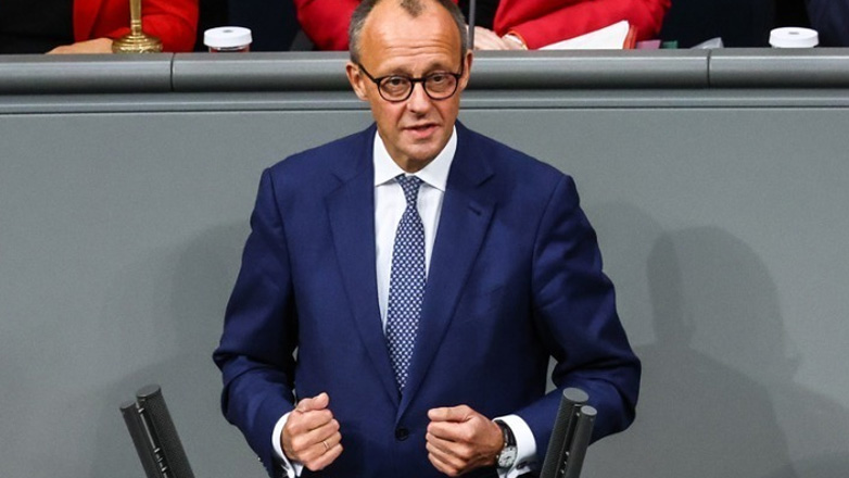 Μερτς: Επικρίσεις σχετικά με τη διαβαθμισμένη έκθεση του Γερμανού πρέσβη στις ΗΠΑ για τον Τραμπ